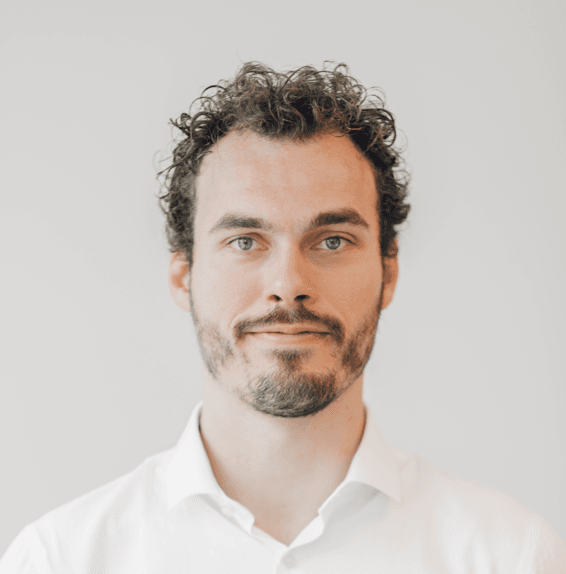 How did Tom Beckers experience his first half year, portrait image